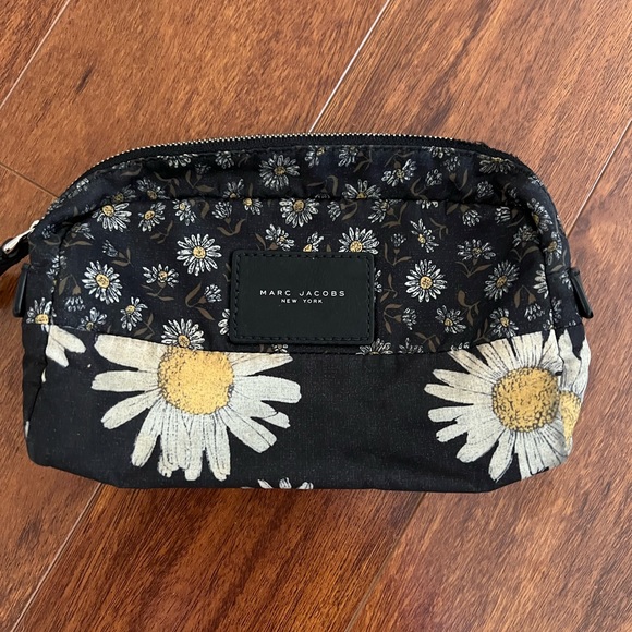 Marc Jacobs Bags Marc Jacobs Daisy Makeup Bag Poshmark